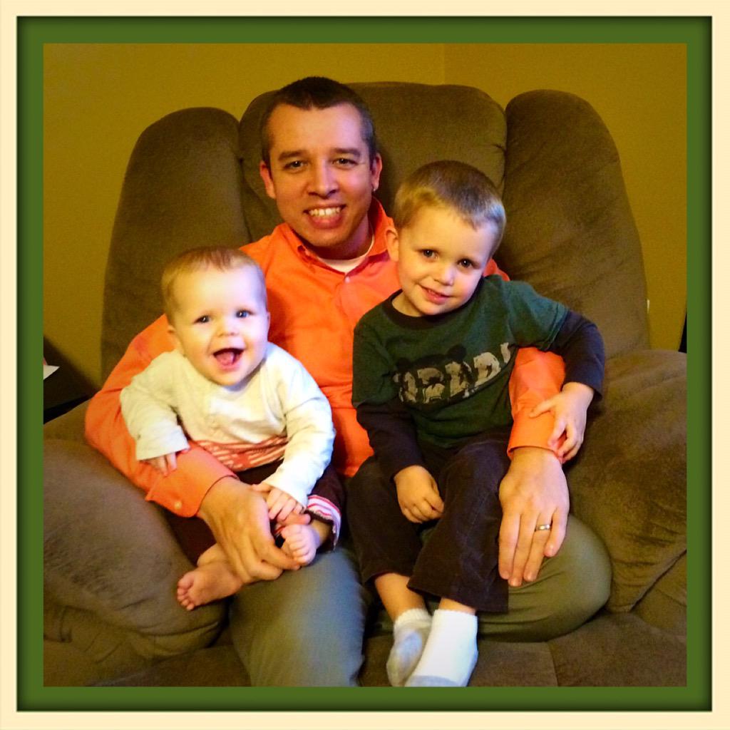 RandiRPeterson's tweet photo. My fellas! 💚❤️💙 #daddytime #allsmiles #myloves #happyboys @AndrewTPeterson http://t.co/YH2uezvbHz