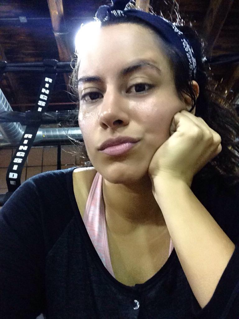 vnessa_3's tweet photo. Yesterday #bodyshotboxing #rickramos #boxing #ilovethisfeeling #iwontstop #cantstop #focusontheperson 1,2 bam http://t.co/QnKx8KnCsN