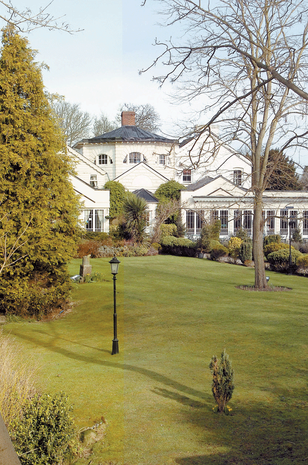 Monkey Island Hotel quiet on closure rumours after wedding cancellation  tinyurl.com/nfrmnwr #wedding #insurance