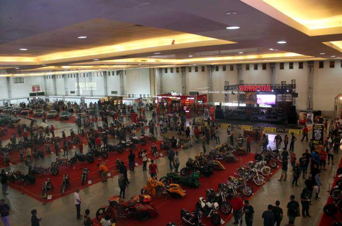 Baradumb's tweet photo. Kok agak sepi ya?RT @Metro_TV: Kustomfest 2015 Berakhir dengan Kemeriahan http://t.co/9iu8HobXX8 http://t.co/7CcOdgIqmK