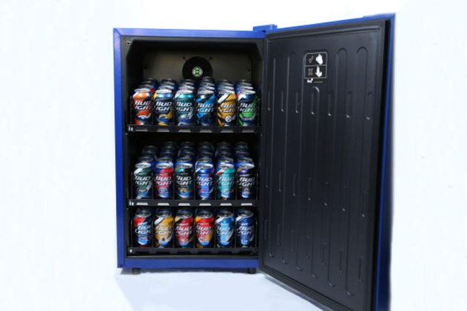 .@budlight designed a 'Smart Fridge' that makes sure you never run out of beer - http://t.co/zkDAWaNKpo