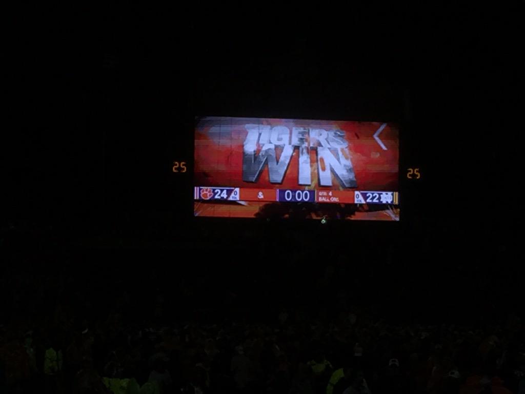 mikeg5411's tweet photo. 4-1 / ND should have won this game / Would love to see this one again without the rain http://t.co/tO2D0NHwMs