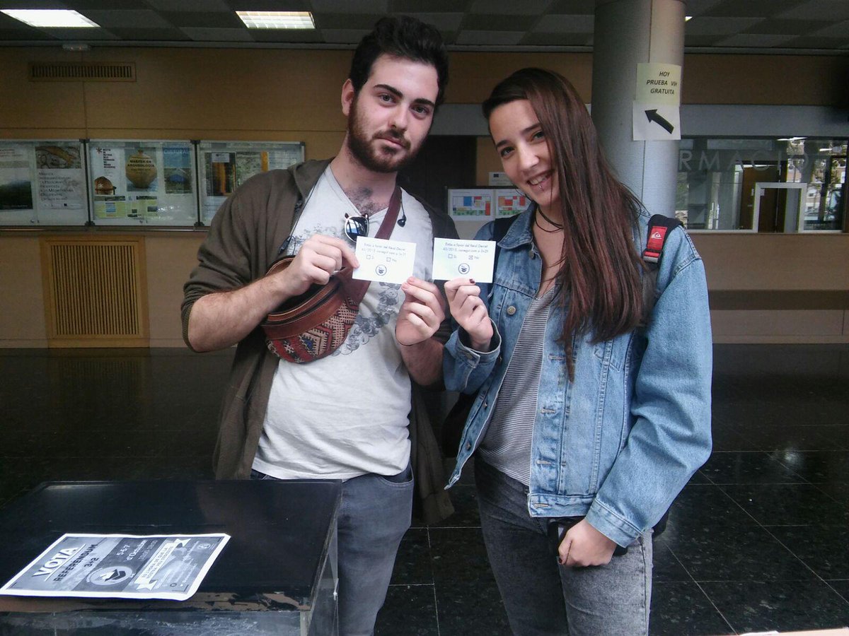 Referendum3mes2's tweet photo. Segon dia de votacions. Els estudiants ho tenim clar: NO AL 3més2! #AlçaLaTeuaVeu http://t.co/UN6GWeaSey