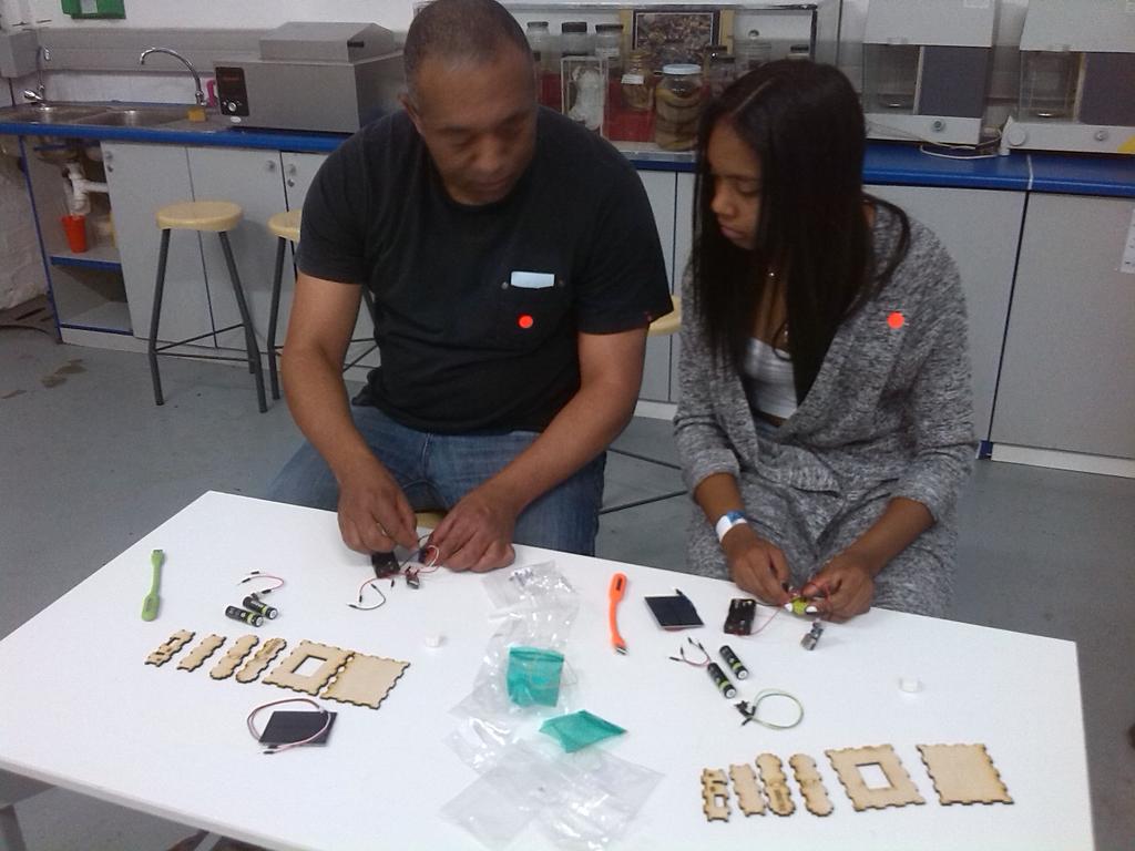 Edugreen_SA's tweet photo. Had a gr8 session @ScienceCentreCT building solar powered USB chargers with these cool people #DIY #electronics http://t.co/IVKekPTHuC