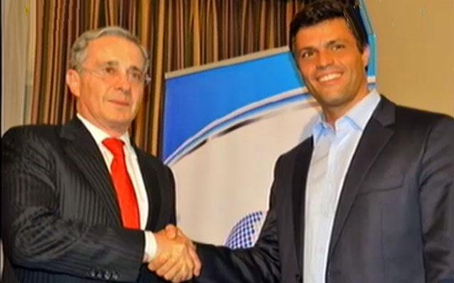 memolandia24's tweet photo. @leopoldolopez ya. Tiene su merecido. Y. Esta. Tras. Las. Rejas. Ahora le. Toca al colombianito
#CapturenAUribeYA http://t.co/M4RwTCuXVp