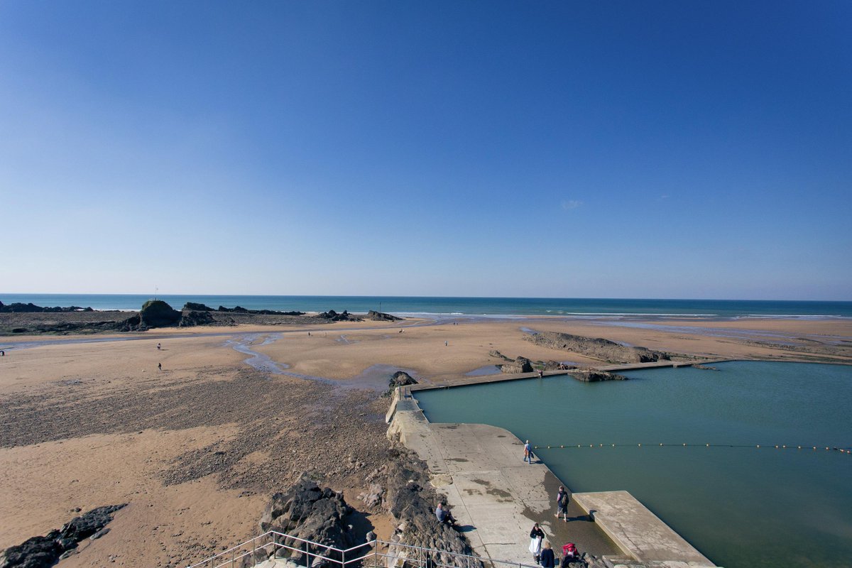CottagesInDevon's tweet photo. Gorgeous weather last week, we popped across the Devon border to #Bude @BudeSeaPool #SaveBudeSeaPool http://t.co/grIKqPpmwX