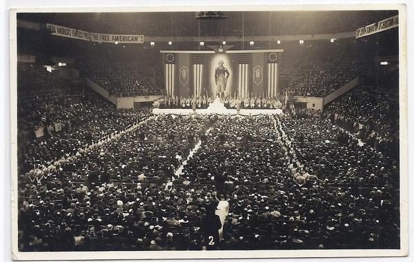 Съезд американских нацистов в Madison Square Garden. Нью-Йорк. США. 1939г.