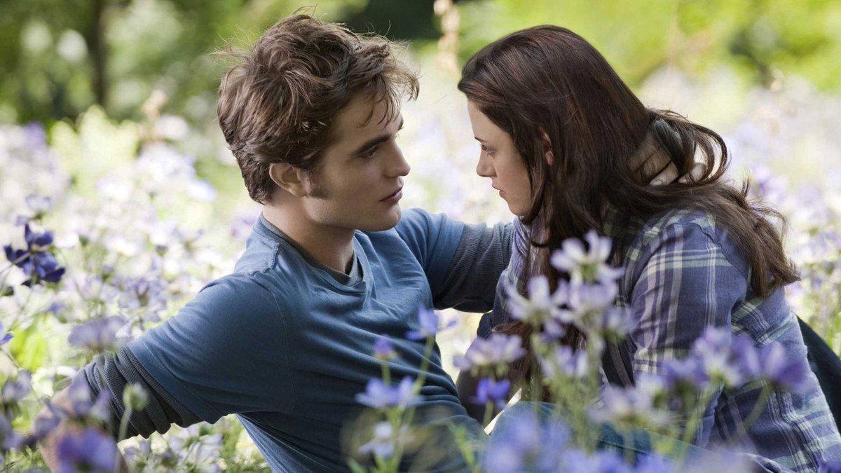 MTV's tweet photo. OMG! I'm freaking out because there's a new #Twilight novel and there's a HUGE twist http://t.co/dTTnmXCFMB 🙆🙆🙆 http://t.co/5n6JlFeRyP