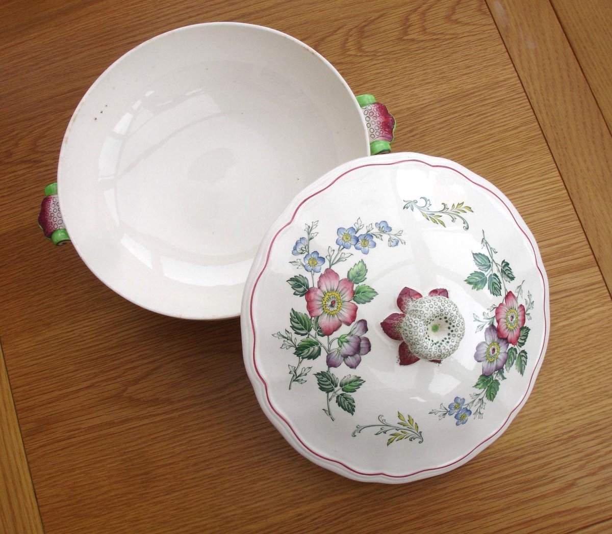 FillyGumbo1's tweet image. 1960s Copeland Spode Vintage Tureen Vintage Vegetable Dish Vinta… etsy.com/listing/211905… #FillyGumbo #CopelandSpode