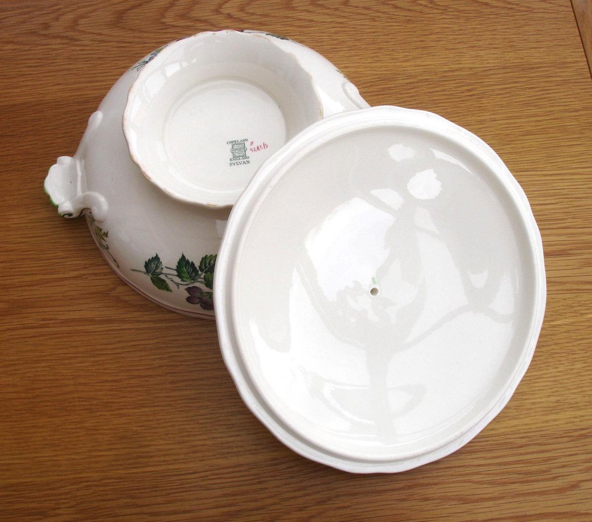 FillyGumbo1's tweet image. 1960s Copeland Spode Vintage Tureen Vintage Vegetable Dish Vinta… etsy.com/listing/211905… #FillyGumbo #CopelandSpode