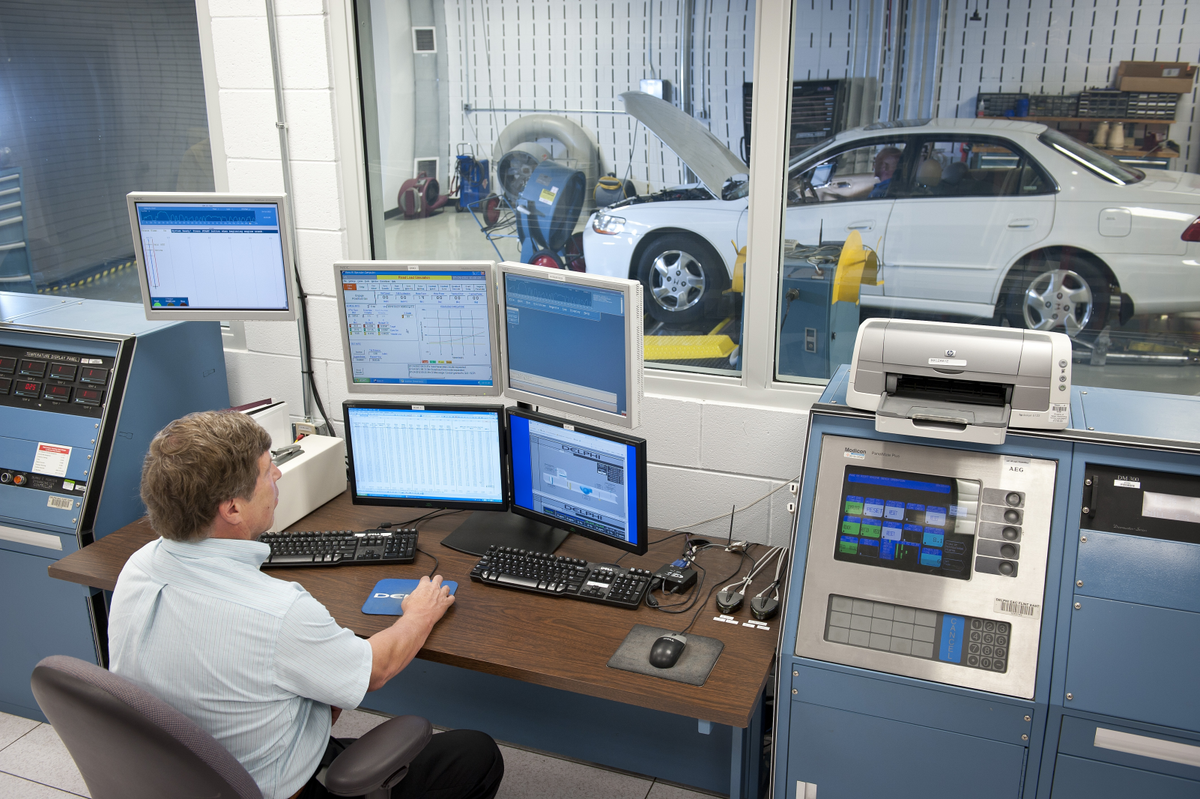 Aptiv's tweet photo. Esti #inginer? Echipa @DelphiAuto Iași, #Romania va discuta #oportunități de carieră. http://t.co/BlwvtGKYvy http://t.co/g248lAZQ96