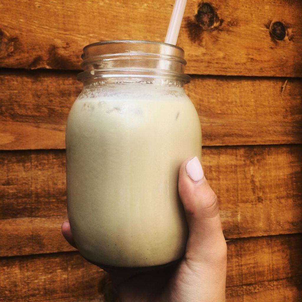 Londonfoodbabes's tweet photo. Iced latte in a jar @wholovesyou_uk 👌 #alwaysiced #londonfoodbabes http://t.co/VldKJmF3vD http://t.co/BOuQm805UC