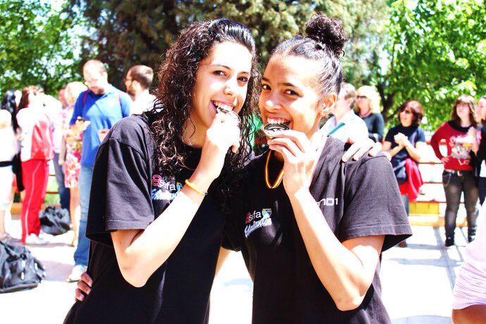 MarinaRuiz15's tweet photo. #happybdaybestie 🎁🎉#embarrassyourbestfriendday 😂❤️ FELIZ CUMPLEAÑOS Y FELICES 20, vuelve ya pesadilla!!! Love you!!! http://t.co/PSWJvKk7Ep