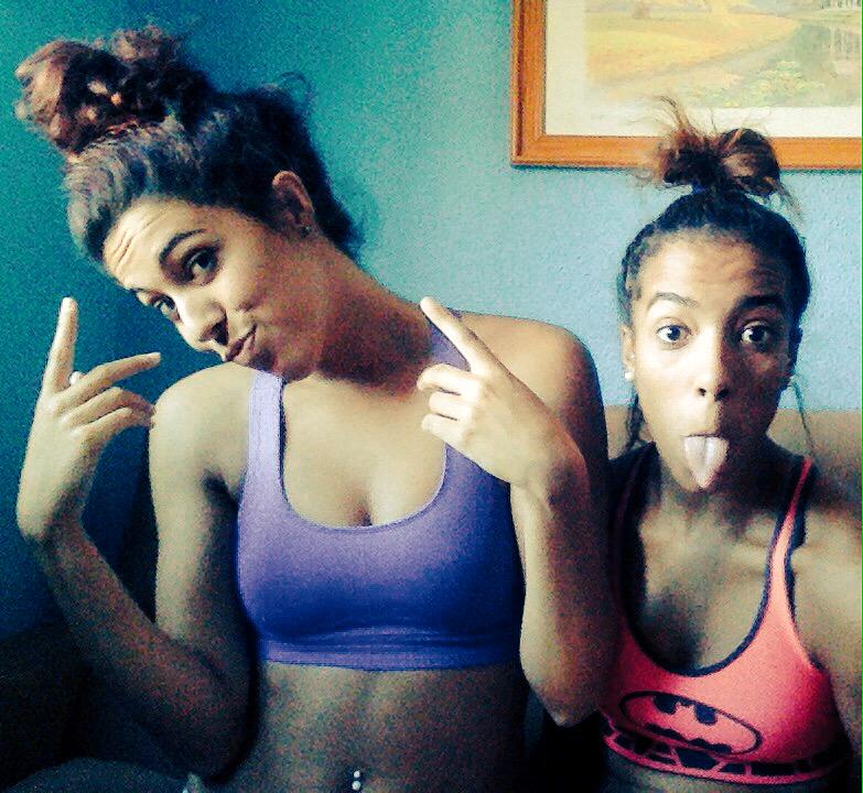 MarinaRuiz15's tweet photo. #happybdaybestie 🎁🎉#embarrassyourbestfriendday 😂❤️ FELIZ CUMPLEAÑOS Y FELICES 20, vuelve ya pesadilla!!! Love you!!! http://t.co/PSWJvKk7Ep