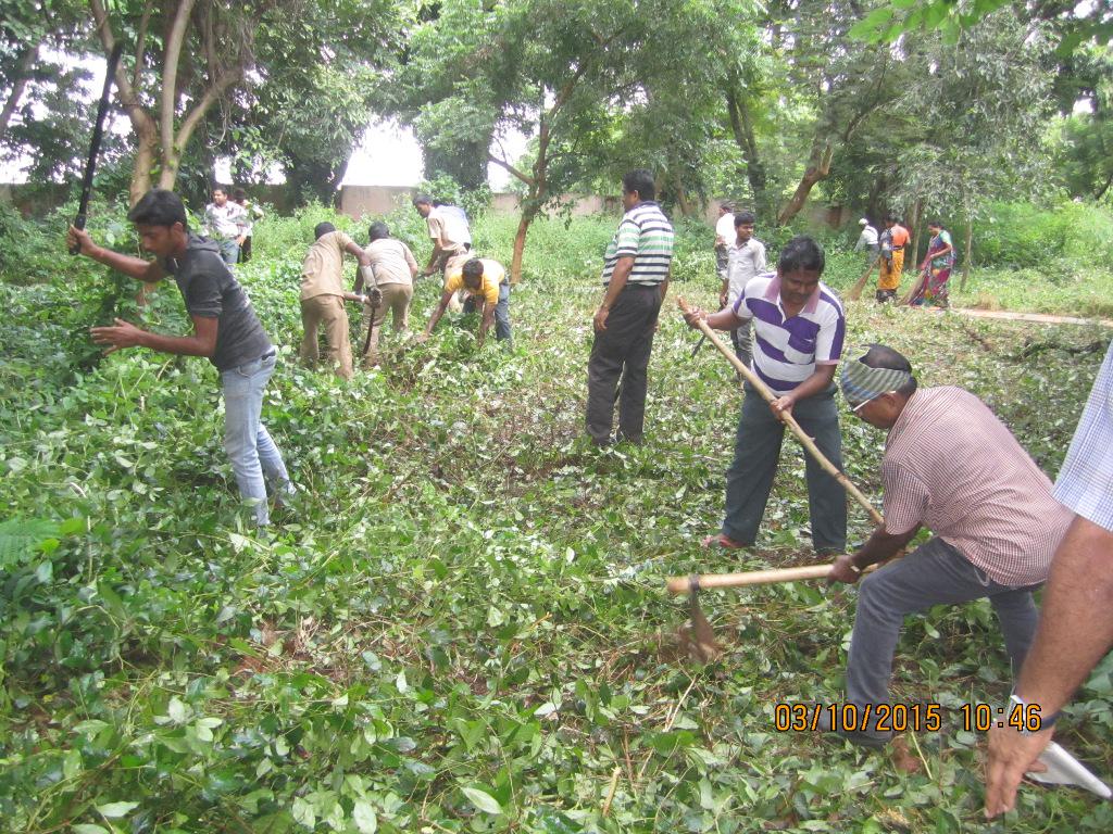 MCS_Workshop's tweet photo. Swachh Bharat  Abhiyaan on 03/10/15 @MCS_Workshop @eastcoastrail @RailMinIndiawas #SwachhBharatabhiyan.. http://t.co/oLQryTeCqg