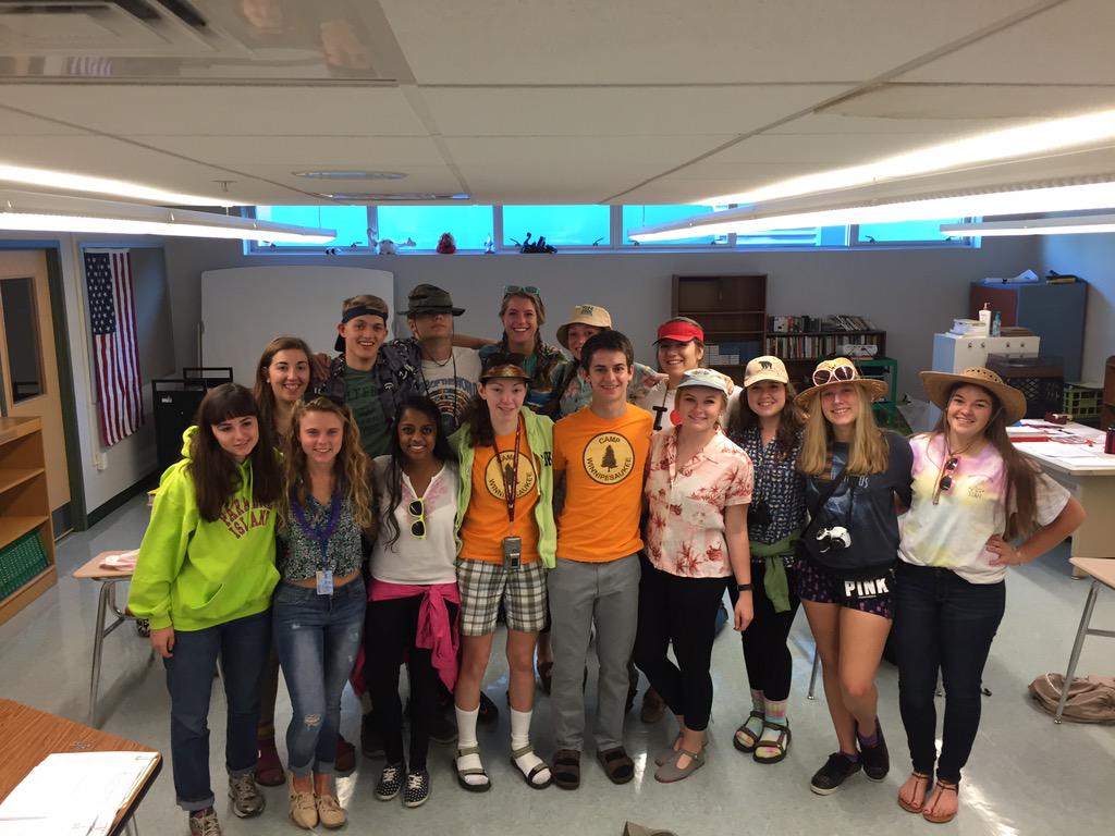 krhsjimmyfallon's tweet photo. This is what we would wear to be tacky tourists, what would you wear @jimmyfallon @FallonTonight? #krhspride http://t.co/khnwC5D5o8