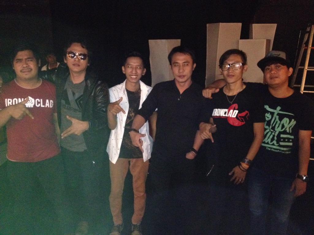 Nih mereka sudah siap,Bentar lagi mereka akan perform dan chit-chat bersama host <a href="/B_anew/">Banyu Nugraha</a> <a href="/JamesLeoPurba/">James Leoreen</a> <a href="/a7band_id/">A7 BAND</a>