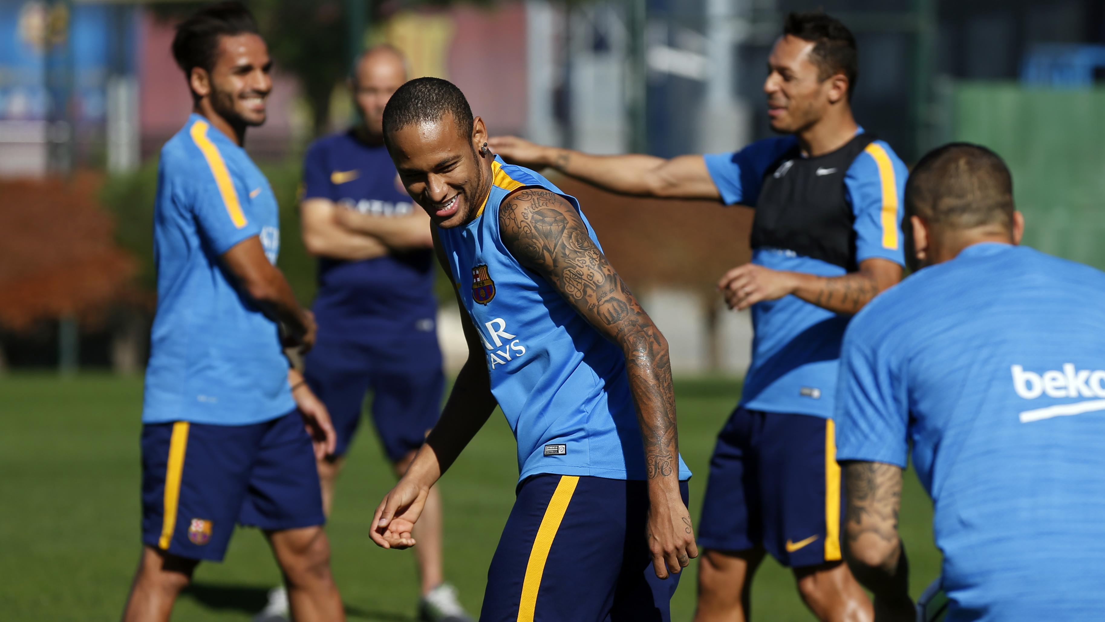 Fc バルセロナ Fcbarcelona のトップチームの練習風景をビデオでチェックするなら ここから Http T Co Jmc8hffout Http T Co Btlqfizprx Twitter