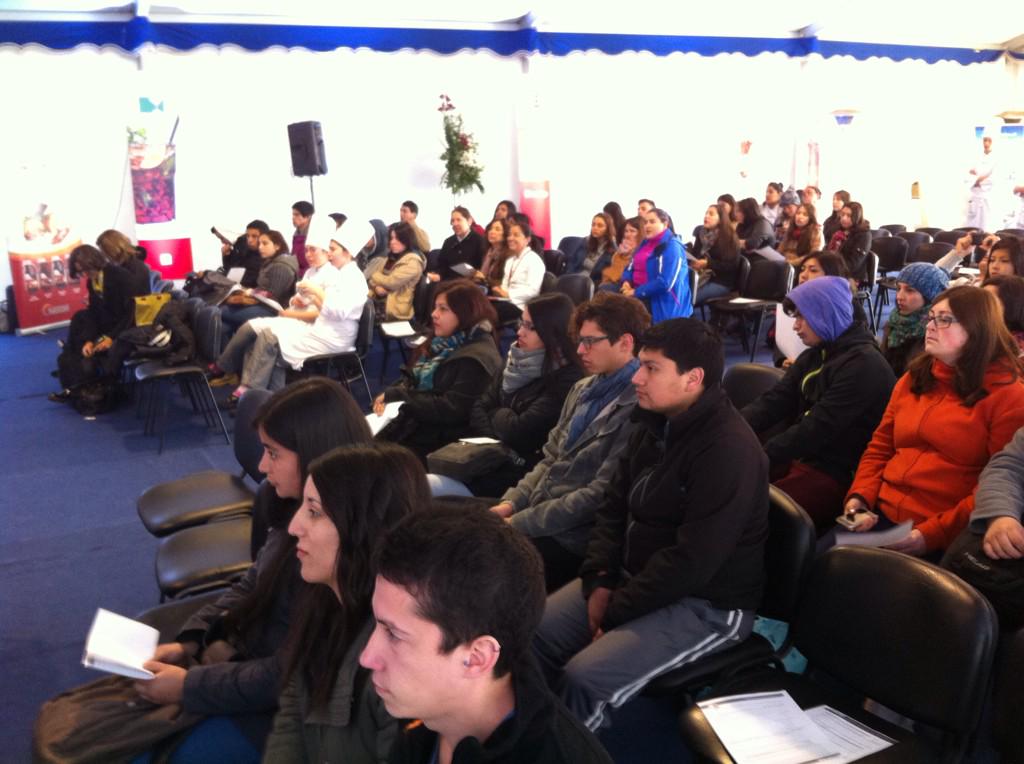 ChefSurINACAP's tweet photo. Ya esta con nosotros Paula Larenas mostrando la experiencia de @inacapinos en ExpoMilan en @INACAP_CONCE #chefsur http://t.co/Jy65c1azh6