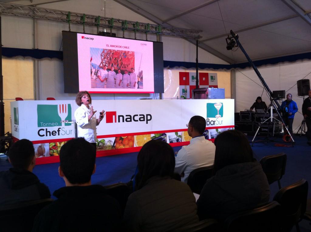 ChefSurINACAP's tweet photo. Ya esta con nosotros Paula Larenas mostrando la experiencia de @inacapinos en ExpoMilan en @INACAP_CONCE #chefsur http://t.co/Jy65c1azh6