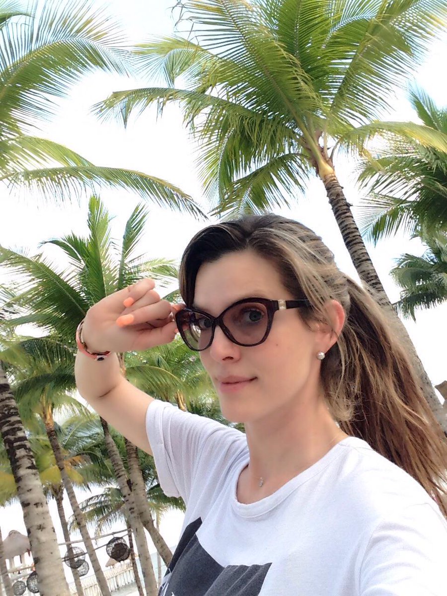 SarahMintzOf's tweet photo. Sin maquillaje y con ojeras pero feliz porque es el resultado de largas horas de felicidad con mis hijos!! #LosMintz http://t.co/Ly4skQeUvP