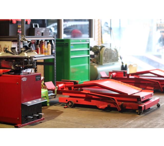 VERTIGO_BDG's tweet photo. Vertigo New Facilities , tyre changing machine | Visit Us Jl. Palasari No.45 Bandung 0227337440 http://t.co/5fbBRRdeoU