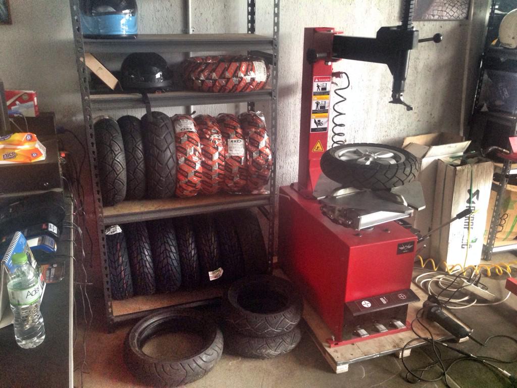 VERTIGO_BDG's tweet photo. Vertigo New Facilities , tyre changing machine | Visit Us Jl. Palasari No.45 Bandung 0227337440 http://t.co/5fbBRRdeoU