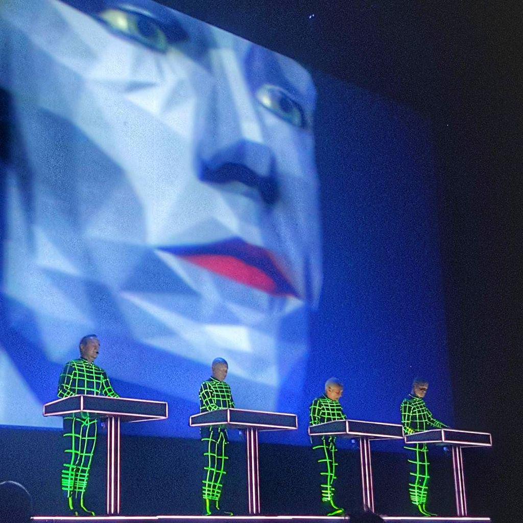 Recycled_Brain's tweet photo. #kraftwerk in #Detroit #musiknonstop #detroitmycity #motown #raw_capture #depictthed #visi… http://t.co/FMWr9sWUn4 http://t.co/tLlGS1Vvq2