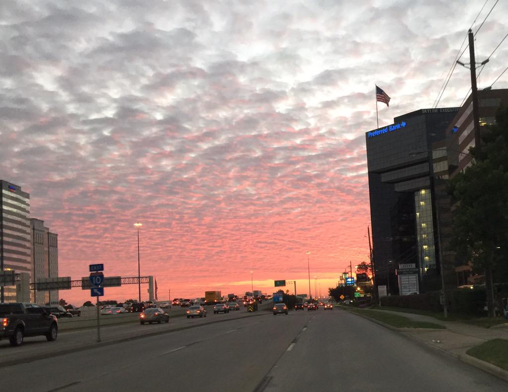 adeferr's tweet photo. Escuchando a @PoloTroconis por @caribe_radio
AsΓ amanece en Houston #HoustonFall http://t.co/9vtZ5mAD9f