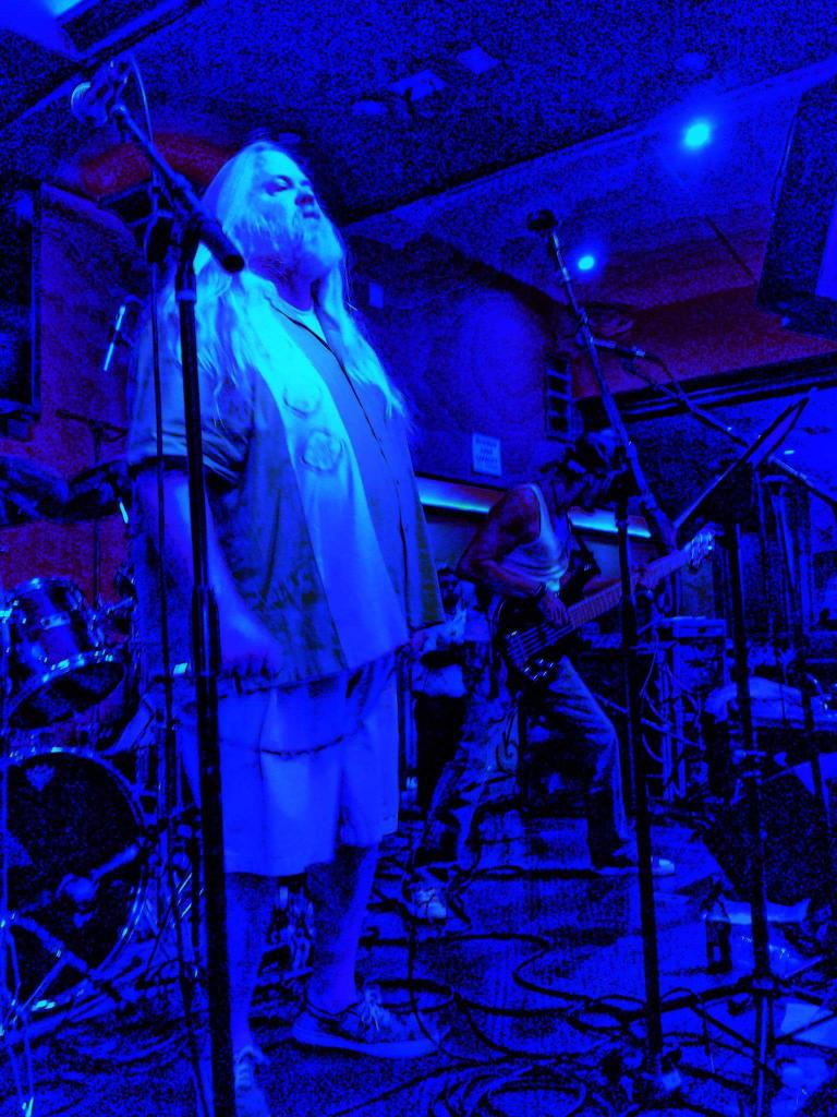 TheTracyGGroup's tweet photo. #MichaelBeatty vocalist &amp; #RandyOviedo bass player of #TheTRACYGgroup #heavymetal #MetalMusic #THISDEVICE http://t.co/eoD73oMZBv