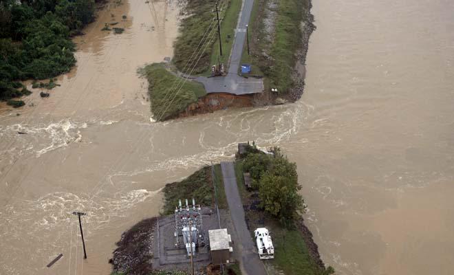 FoxNews's tweet image. DAM DANGER: South Carolina faces threat from swollen rivers, lakes | fxn.ws/1L4jJng