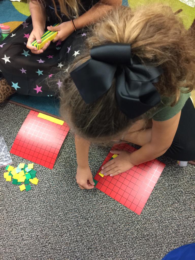 AprilGreear's tweet photo. Introducing arrays! #RiverRidgeElem http://t.co/UNyHAPEjoM