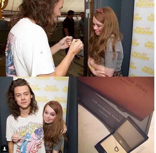 littletomIinson's tweet photo. VCS NÃO TEM NOÇÃO DE COMO EU TO TRISTE #EMABiggestFans1D http://t.co/gcJlpC0KlK