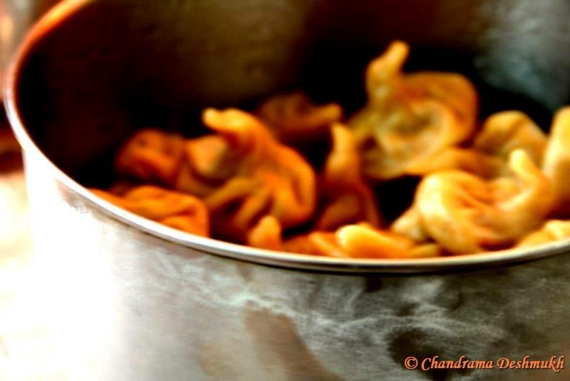 Click_Therapy's tweet image. Modak in making!
(Modak is a sweet dumpling popular in Western, eastern and Southern India.)

#ClickTherapy #sweets