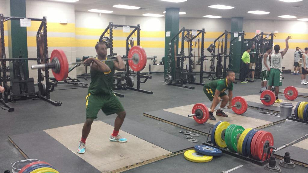 LHS_LOBOSBBALL's tweet image. Even when they aren&apos;t on the court, they working it out. #trainingnonstop🏀