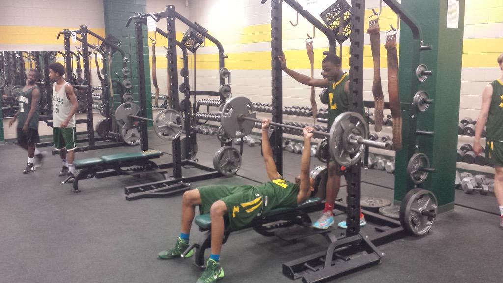 LHS_LOBOSBBALL's tweet image. Even when they aren&apos;t on the court, they working it out. #trainingnonstop🏀