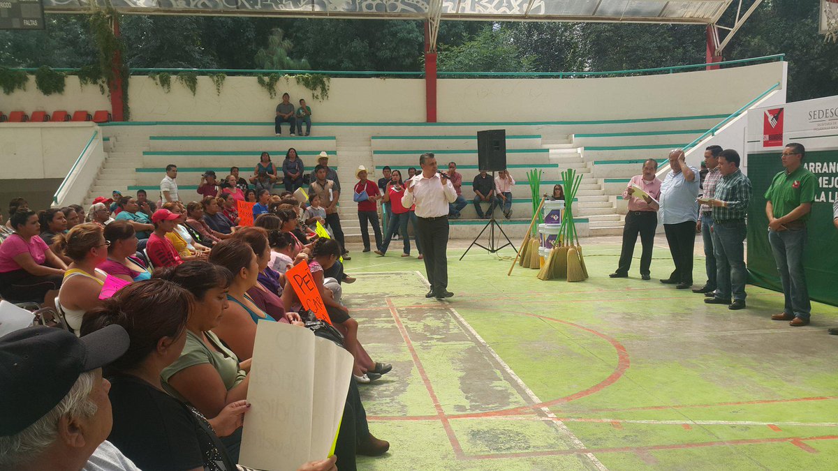 mayrazepedag's tweet photo. Arranque PET en Lerdo, trabajando en equipo los 3 niveles de gobierno crecemos todos!  @Luis_deVilla @JavierHdez12 http://t.co/PWdKyLMC4V
