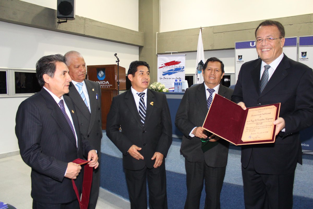 df_espinosa's tweet photo. Entrega Doctorado Honoris Causa
Muchas gracias a la Universidad Nacional San Agustin de Arequipa (Perú) http://t.co/TSROYGYgqc