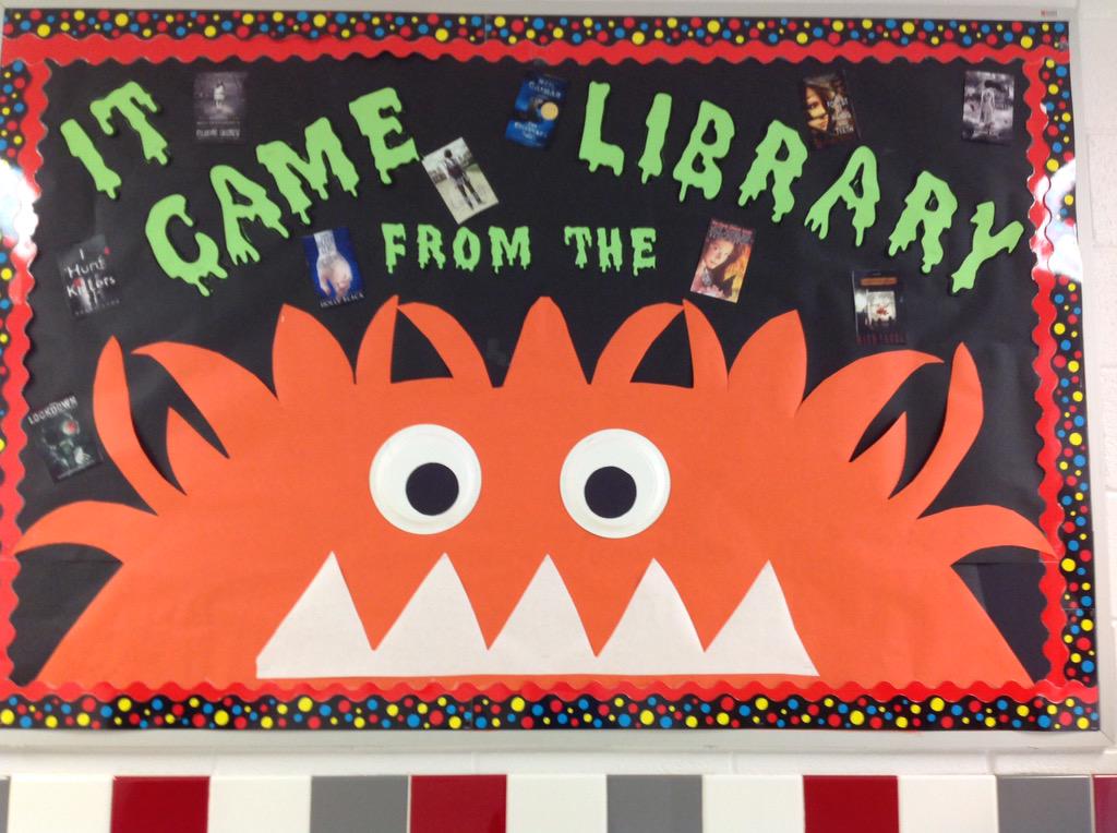 TrailsideLib's tweet photo. @TrailsideMiddle is starting off October with a fresh new look! #packpride #lcps16 #ReadMoreYA http://t.co/vlJRAwVZSk