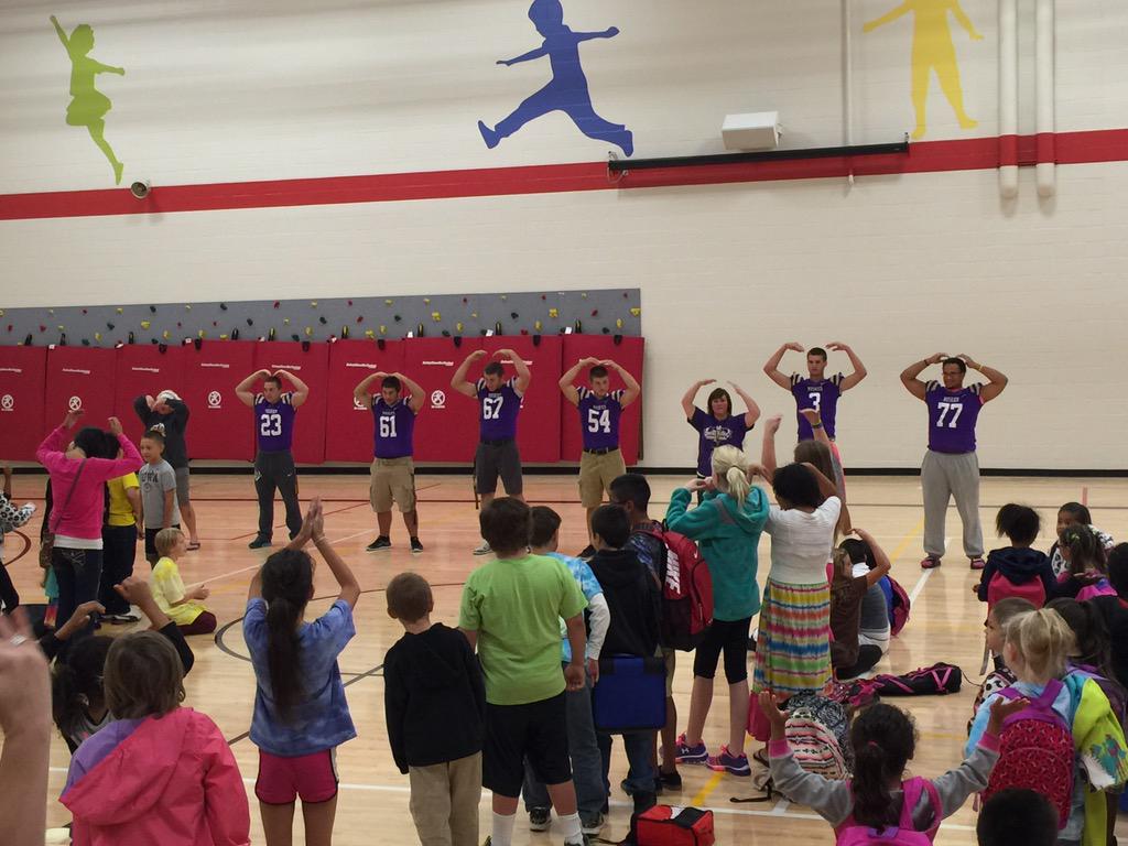 JeffersonMCSD's tweet photo. Football players getting the kids energized for homecoming week!!  Good luck on Friday Muskies!! #MuskieNation http://t.co/AatBKEies6
