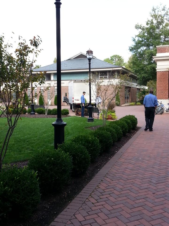 CNUChemProf's tweet photo. It's really happening! #400MHz #install2015 http://t.co/zRZSqsTdCf