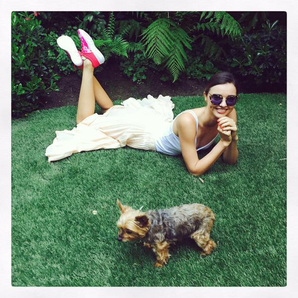 MirandaKerrDiet's tweet photo. 笑っていると悲しめないでしょ？

たくさん笑って。笑うことは私たちの一番の財産で、見た目や雰囲気を変えてくれるだけでなく、気持ちも変えてくれるの。

気に入ったらＲＴ♡ 
https://t.co/Vb5JRvtRuc