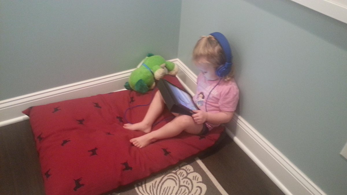 CoryGStevenson's tweet photo. Contentment is getting to play on the Ipad in Daddy's Office while he is working. http://t.co/J99yxIrFww