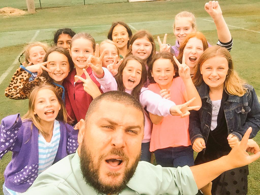 RobertoLlopart's tweet image. 4th graders playing co-ed football during recess...with cheer squad! #socialskills #concentrationboost #stressrelief