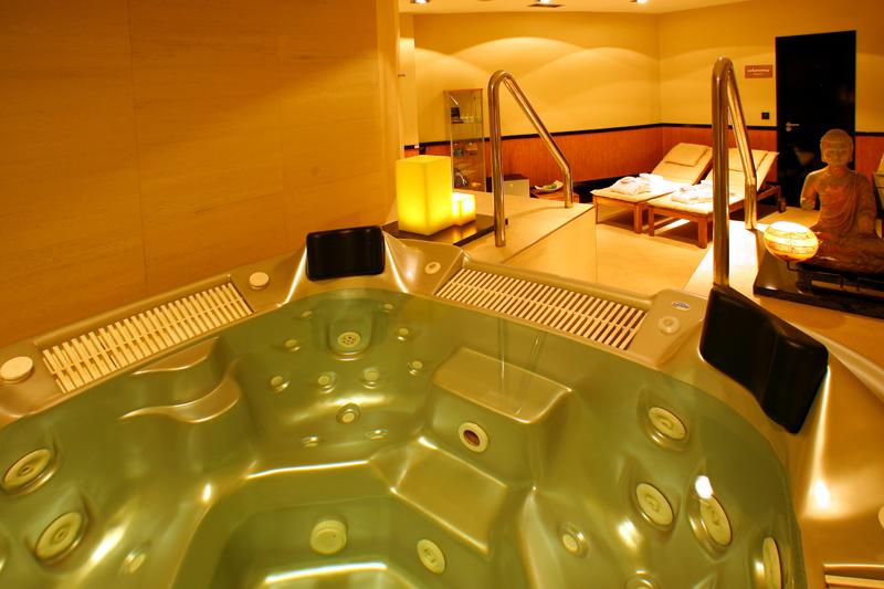 ¡Somos #10000tuiterosVincci!Follow <a href="/Vincci_Hoteles/">Vincci Hoteles</a>,RT este tuit y gana una sesión de #spa en #VincciCapitol 4*#Madrid