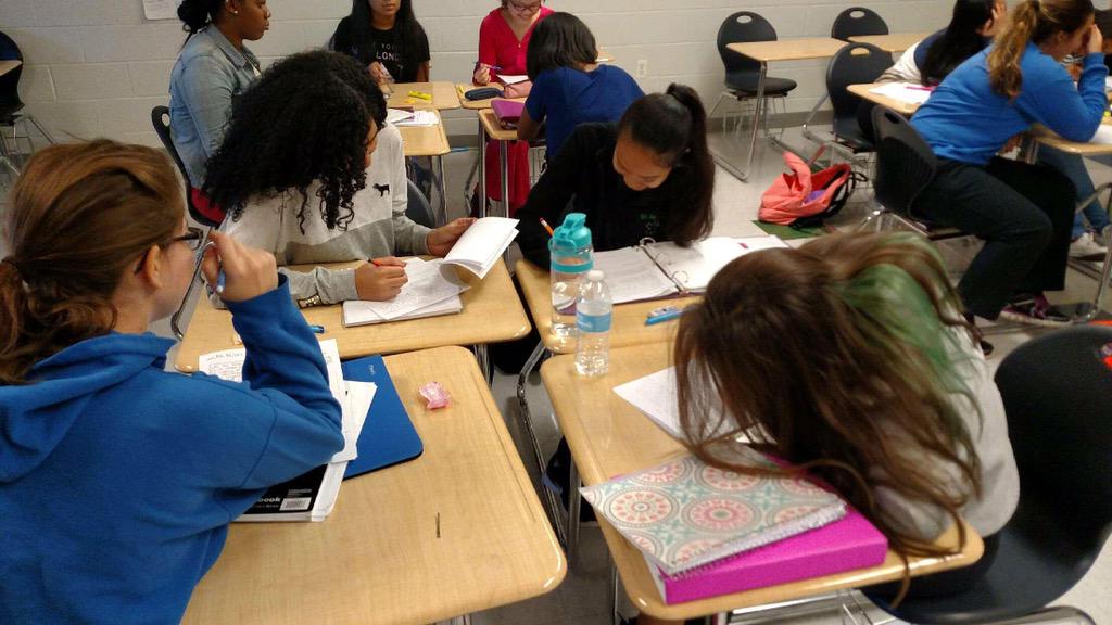 drcomegys's tweet photo. What's "10 Words or Less"? Ask about Mrs. Poore's #NoteTakingStrategy. #WillWorkForYou #PeerCollaboration #STGHawks http://t.co/OnWNn7A4D7