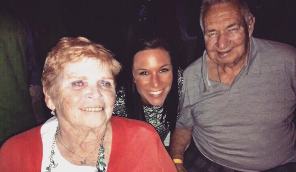 _callmeroch's tweet photo. 53 years, 6 kids, and 12 grandkids later 💕 happy anniversary to these two beautiful people #goalsalways http://t.co/vmzGn8xGjd
