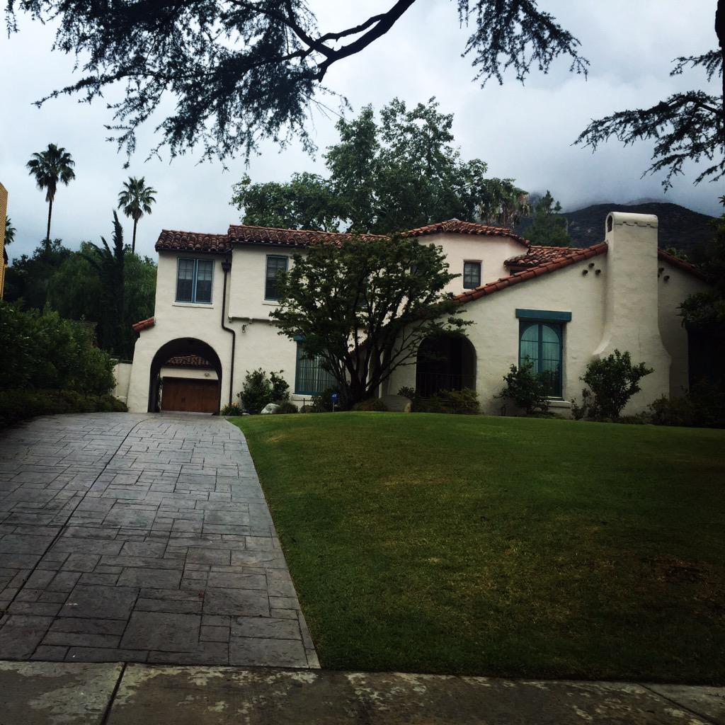 lori49ers's tweet image. Brandon, where are you?? @Jason_Priestley #90210 #altadenaca #walshhouse