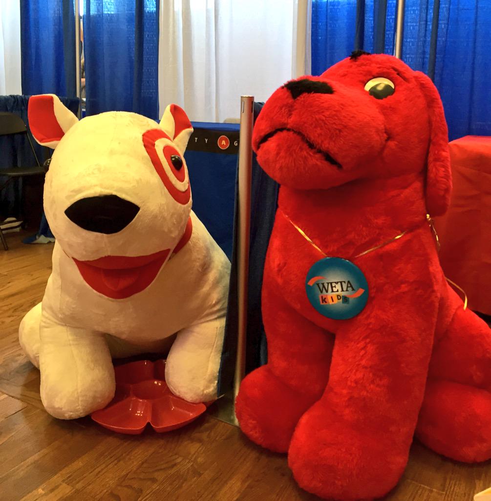 Spot making friends <a href="/HowardUniv/">HOWARD UNIVERSITY</a> @ColonJosian <a href="/LaquiaBurt/">Laquia Burt</a> @Simone4Target