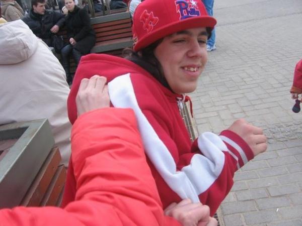 Miss grafomāne ir tik kruta, 100 reizes labāka par mani.
Bet viņu lūzni apsmej ne tikai STOBRA, bet arī paša fani.